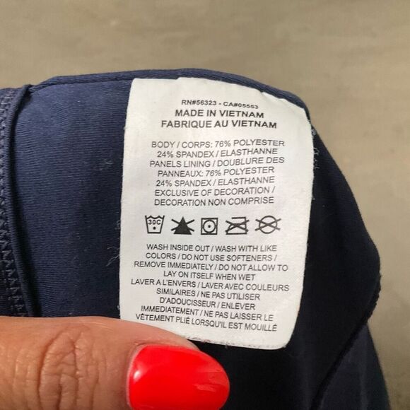 Nike Dry Laced Cropped Training Tank Top - Picture 7 of 8